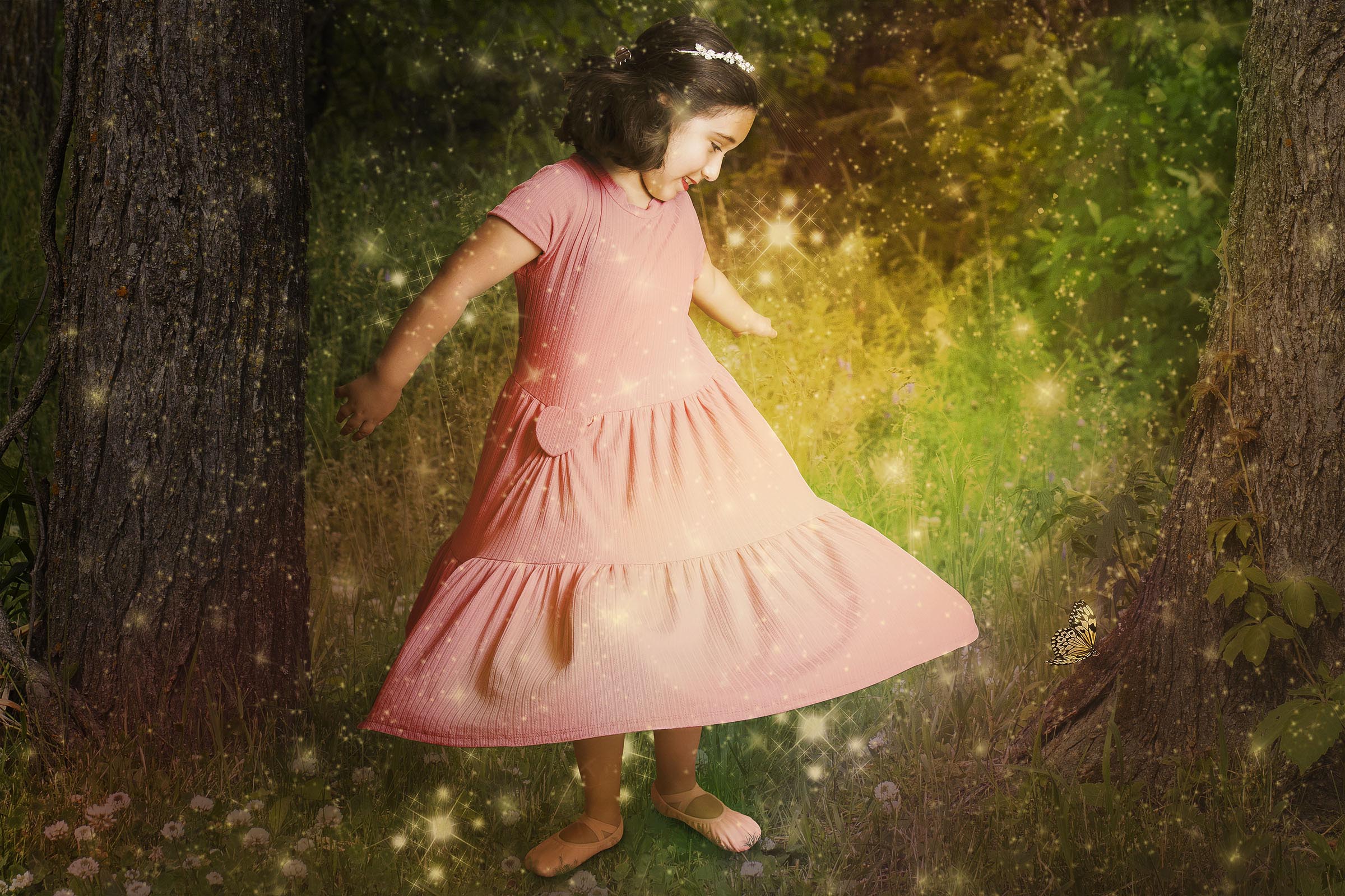 Fille princesse dansant dans la forêt avec papillon composite par Tobi Malette photographe Vaudreuil-Soulanges et ouest de l'ile de montreal